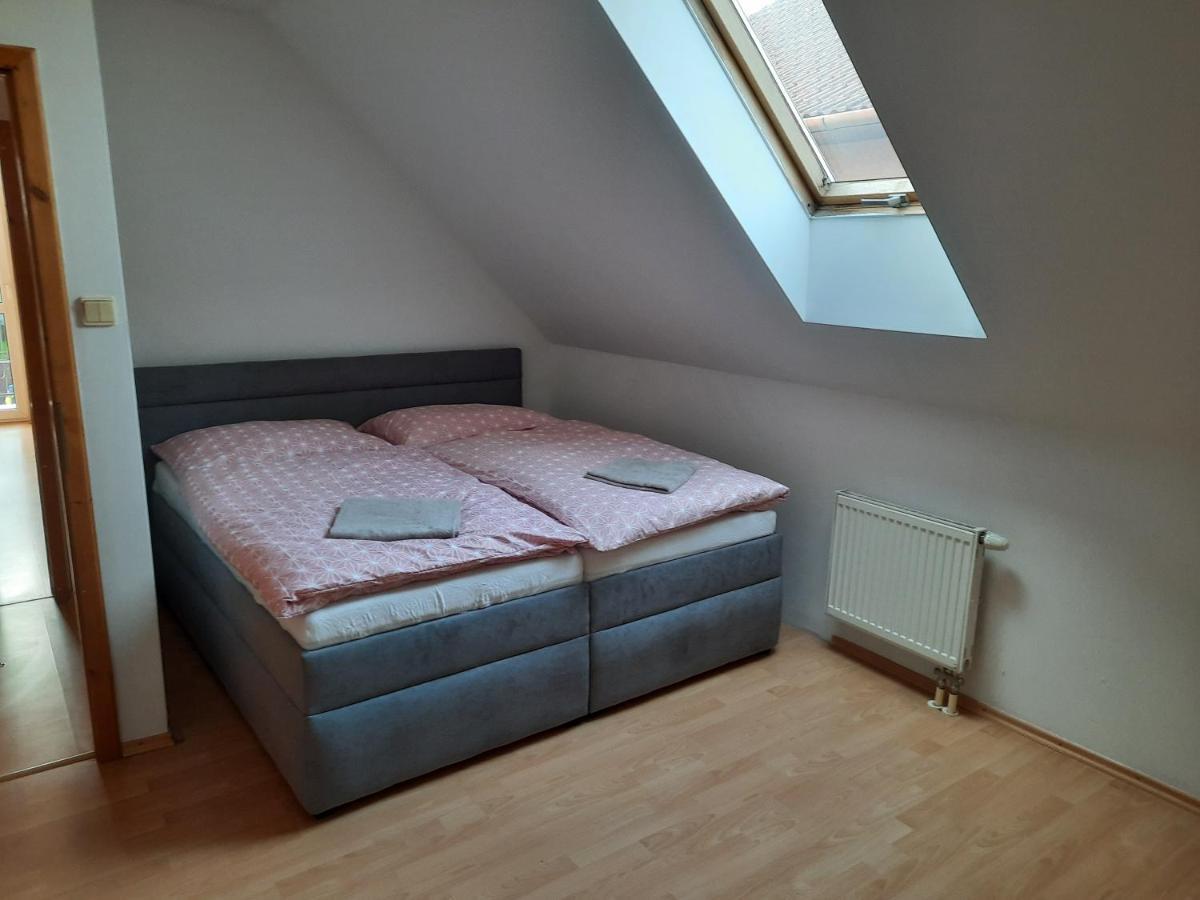 Apartman Chiarita Nemsova Екстер'єр фото