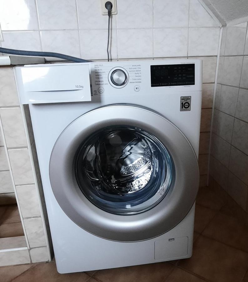 Apartman Chiarita Nemsova Екстер'єр фото