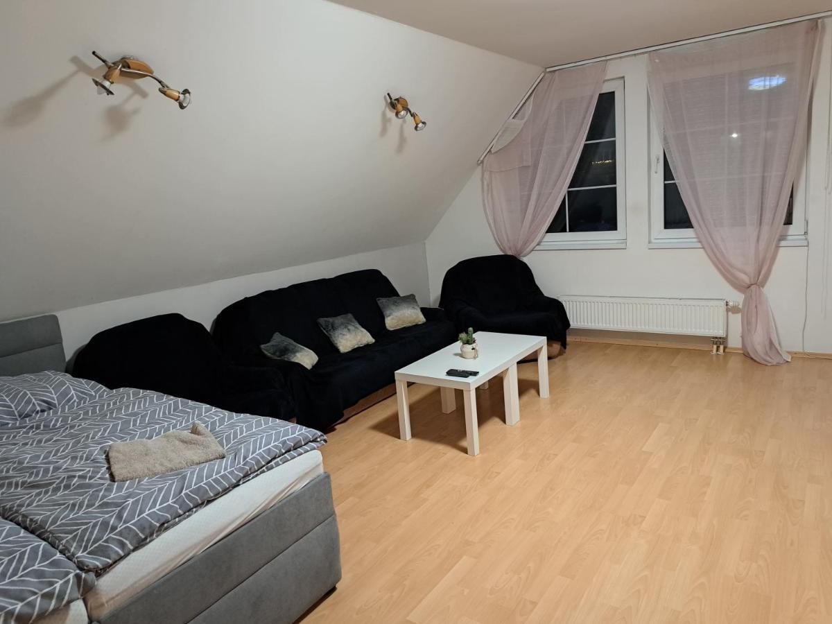 Apartman Chiarita Nemsova Екстер'єр фото